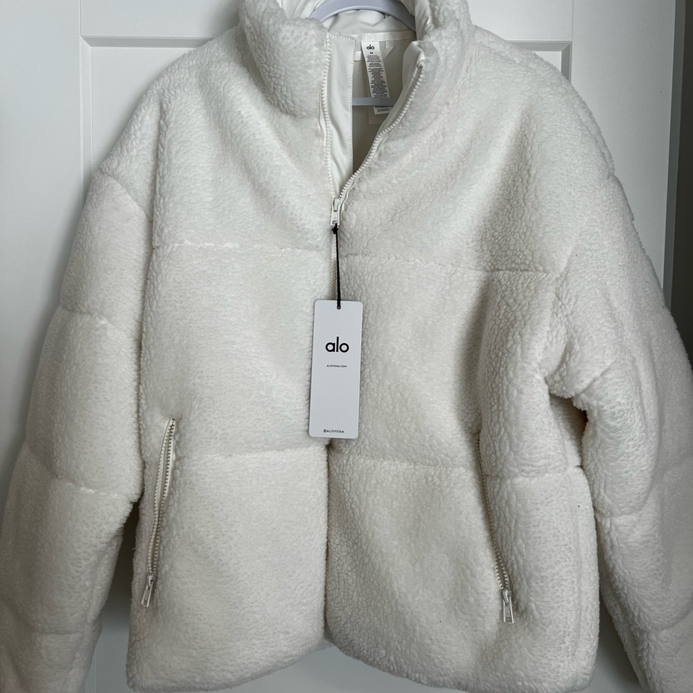 ALO Yoga Men’s White Puffer Jacket